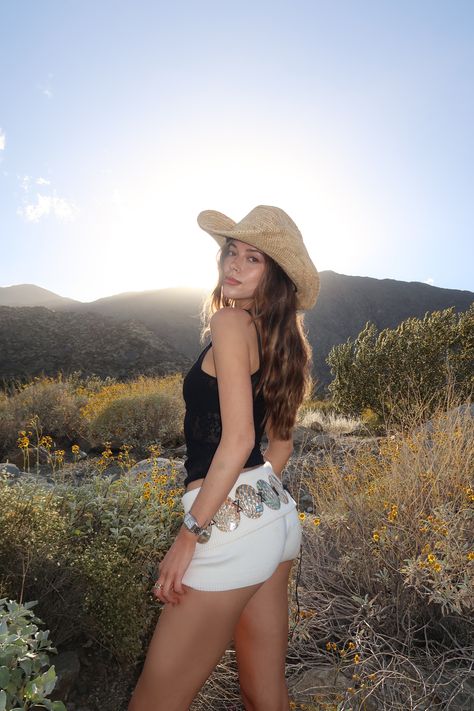 Jourdan Sloane / Western Style, Stagecoach Cowgirl Outfit Photoshoot, Farm Clothing Style, Cowgirl Inspo Pics, Arizona Cowgirl Aesthetic, Stagecoach Photo Ideas, Stagecoach Poses, Joshua Tree Pictures, Western Vibe Photoshoot, Desert Cowgirl Aesthetic