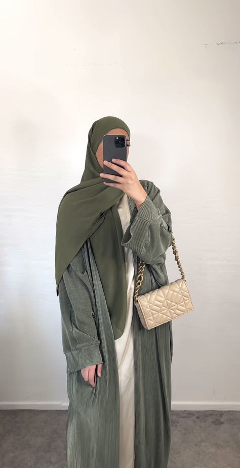 Sage Green Abaya Aesthetic, Oversized Abaya, Abaya Fits, Outfit Abaya, Everyday Abaya, Abaya Outfits, Green Hijab, Abaya Styles, Hijabi Styles