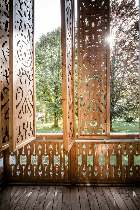 . Vertikal Garden, Wood Screens, Russian Architecture, Wooden Screen, Wood Shutters, Wood Detail, Wooden Storage, Residential Architecture, Wooden Doors