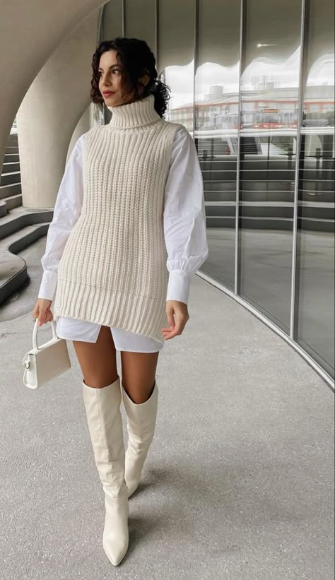 White Shirt Dress Outfit Winter, Outfits With Tall White Boots, Long White Boots Outfit, Outfits Botas Blancas, Winteroutfits Chic, Brown Black Outfit, White Boots Outfit, Outfit Botas, Dresses Design