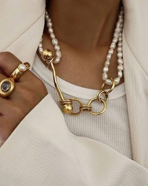 Architectural Earrings, Modern Pearl Jewelry, Chunky Gold Bracelet, Types Of Sunglasses, Sculptural Jewelry, Look Expensive, Bold Rings, Bold Jewelry, Pearl Necklaces