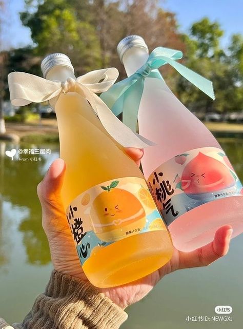 Korean Drinks, Pretty Alcoholic Drinks, Desain Buklet, Colorful Drinks, Foods And Drinks, Cute Snacks, Yummy Comfort Food, Pretty Drinks, Japanese Snacks