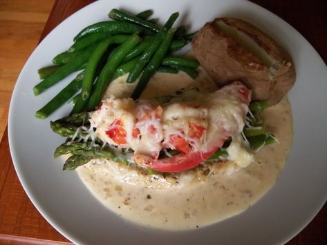 Chicken Oscar, Brandy Cream Sauce, Lobster Cream Sauce, Steamed Lobster, Brandy Sauce, Lobster Meat, Poultry Recipes, Cream Sauce, Italian Seasoning