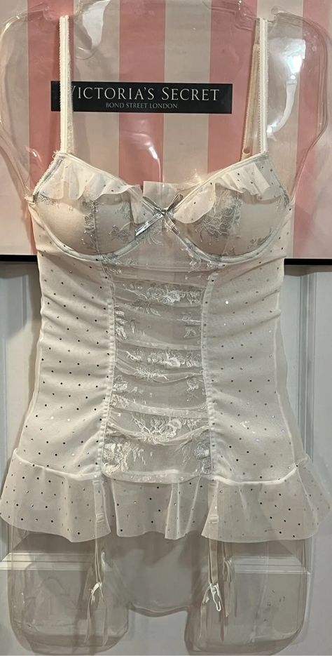 Victoria Secret Corset, Dress Up Wardrobe, Victorias Secret Fashion, Victoria Secret Angel, Secret Dress, Model Aesthetic, Victoria Secret Angels, Pyramid, Victoria Secret