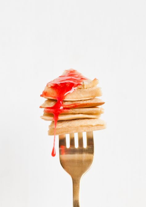 Peanut butter pancakes with strawberry 'jelly' syrup Minimalist Food Photography, Microwave Cooking Recipes, French Toast Recipes, Eating Pancakes, Peanut Butter Pancakes, Butter Pancakes, Jam Toast, Winter Dessert, Crockpot Dessert Recipes