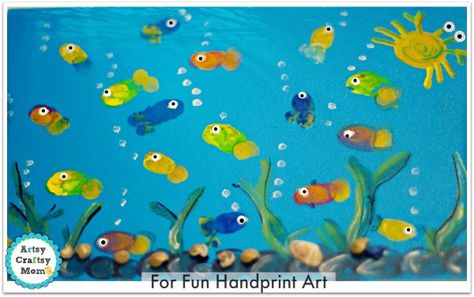 This Fingerprint Fish Aquarium Craft is an easy thumbprint art project. Kids will love getting involved, getting messy, and creating works of art! Fingerprint Art Kids, Aquarium Craft, Thumbprint Art, Fingerprint Crafts, Fingerprint Art, Art Activities For Toddlers, Acorn Crafts, Auction Projects, Fish Crafts