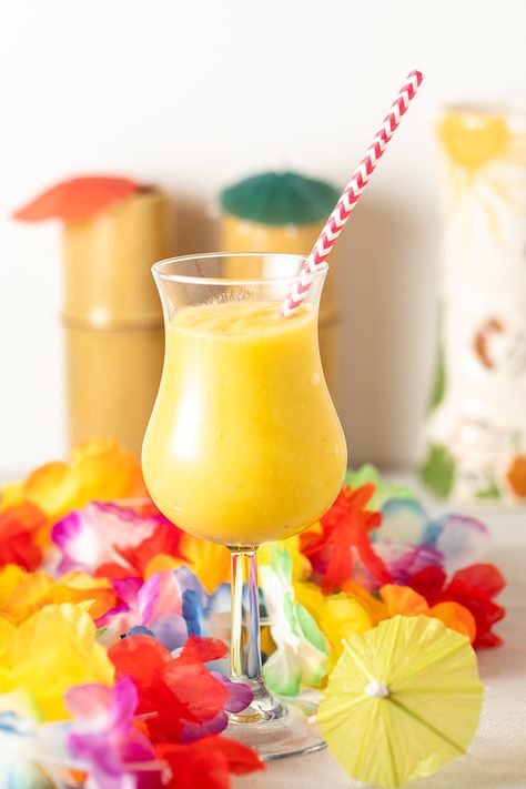 Frozen Mango Daiquiri - frosty and refreshing with mangoes and pineapple and zingy hit of citrus, this is a favorite frozen rum cocktail! You're going to love how easy this rum cocktail recipe is! One sip and you're sitting on a beach with a warm tropical breeze! #frozendaiquiri Mango Pineapple Vodka Drinks, Frozen Daiquiri Recipe, Frozen Mango Daiquiri, Pomegranate Cocktail Recipes, Frooti Mango Drink, Frozen Mango Margarita, Frozen Strawberry Daiquiri, Mango Daiquiri, Frozen Daiquiri