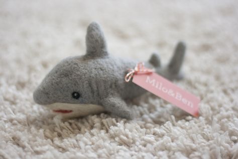 Felted wool shark Clever Kids, Water Creatures, Wool Animals, Wool Felting, Polymer Clay Animals, Wet Felt, Pipe Cleaners, Bunny Crafts, Felted Animals