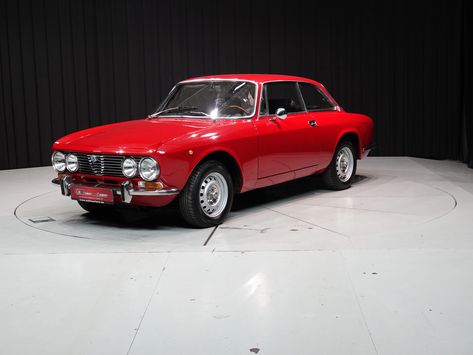 Alfa Gtv, Alfa Romeo 1750, Awesome Inventions, Classic European Cars, Alfa Romeo Gtv, Alfa Romeo 8c, Alfa Alfa, Car Workshop, Alfa Romeo Cars