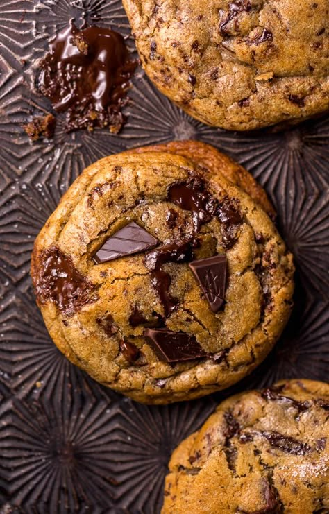 Whiskey lovers will go crazy for these Rye Whiskey Chocolate Chip Cookies! Made with a unique combination of rye flour and all purpose flour, they bake up soft, chewy, and ultra thick! Brown butter, rye whiskey, and plenty of chocolate make these grown up chocolate chip cookies totally irresistible! Whiskey Cookies, Whiskey Chocolate, Boozy Chocolate, Baker By Nature, Rye Flour, Dessert Tray, Rye Whiskey, Baking Blog, All Purpose Flour