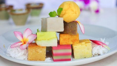 10+ Most Popular Cambodia Desserts Cambodian Desserts, Khmer Recipes, Cambodia Food, Rice Desserts, Cambodian Food, Pumpkin Custard, Coconut Sauce, Refreshing Desserts, Dessert Dips