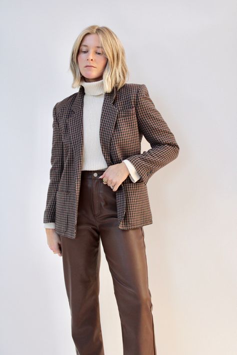 Turtle Neck With Blazer Women, Turtleneck Under Blazer, Turtleneck And Blazer Women, Turtle Neck Blazer Outfit Woman, Blazer With Turtleneck Women, Turtleneck And Blazer Outfit, Blazer Turtleneck Outfit, Blazer Sweater Outfit, Blazer And Turtleneck Outfits