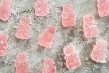 How to Make Sparkling Rose Gummy Bears | eHow Gummy Aesthetic, Champagne Gummy Bears, Homemade Gummy Bears, Gummi Bears, Sparkling Rose, Brunch Drinks, Pink Food Coloring, Nice Recipes, Small Mason Jars