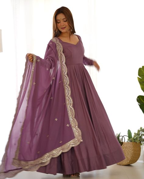 Comment “Link” To Get Details In DM 💜 Mauve Pure Roman Silk Chanderi Anarkali Suit Set With Huge Flair, Dupatta & Pant Search “NKB 40” On Our Website To Shop 👗 Hurry, Book Fast To Make This Festival Season Unforgettable ✨ Shop Now From www.BahuPalace.com Link In Bio DM/WhatsApp Us At +91 9409911700 💖 Take Screenshot & Send Us To WhatsApp For More Details! Which One You Want To Buy/Inquiry? 🙈 100% Quality Assured Premium Product With Pocket Friendly Price | Free Express Shipping | Cash On... Churidar Sleeves, Purple Anarkali, Chanderi Anarkali, Silk Anarkali Suits, Pink Anarkali, Heavy Dupatta, Silk Anarkali, Exquisite Gowns, Anarkali Gown