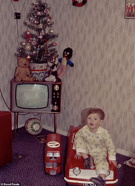 What Christmas decor used to look like in 1950s and 1960s | Daily Mail Online Christmas Pictures Vintage, Vintage Christmas Photos, 1950s Christmas, Television Set, Vintage Christmas Images, Tv Set, Mid Century Christmas, Old Christmas, Old Fashioned Christmas