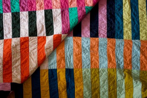 A Quilt is Nice : Stripes Quilt  - Pattern: no pattern, just sewed 2.5 inch strips together. Stripped Quilts Patterns, Stripe Quilts Modern, Stripe Quilt Pattern Simple, Quilt Patterns Neutral Colors, No Pattern Quilt, Strip Quilt Patterns Easy, 70s Quilt, Striped Quilts, Stripe Quilt Pattern