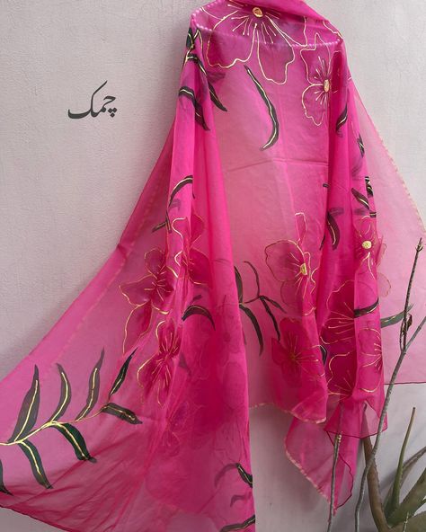 Pink Hand Painted Dupatta, Sketch Techniques, Painted Dupatta, Fabric Colour Painting, Flowers Sketch, Fashion Technology, Acrylic Painting Diy, Hand Painted Dress, Fabric Painting On Clothes