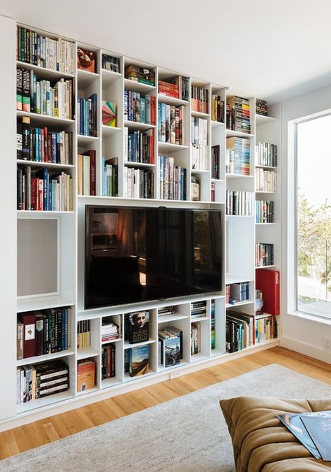 Bookshelves around the TV                                                                                                                                                                                 Más Small Home Library Design, Small Home Libraries, Tv Bookcase, Cozy Reading Room, Small Home Library, Home Library Design Ideas, Tv Stand Bookshelf, Bookshelves With Tv, Bookshelves In Living Room