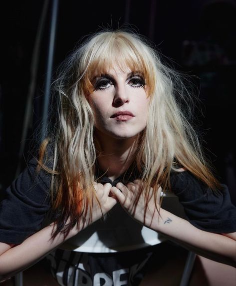 Hayley Williams Haircut, Hayley Williams Blonde, Boston Calling, Hayley Wiliams, Haley Williams, Hayley Paramore, Famous Actresses, Paramore Hayley Williams, Brain Rot