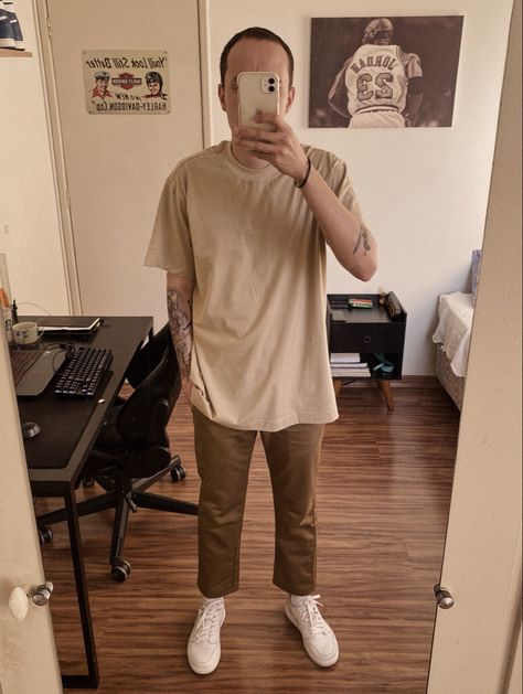 Tan Tshirt Outfits, Tan T Shirt Outfit, Beige Tshirt Outfits Men, Beige Sneakers Outfit Men, Mens Monochromatic Outfit, Brown Outfit Streetwear, Brown Tshirt Outfit, Monochromatic Outfit Men, Oversized Tshirt Outfit Men