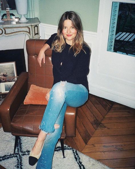 You Won't Catch French Girls Wearing These Jeans via @WhoWhatWear Sabina Socol, Chic French Style, Camille Rowe, French Girl Style, Paris Mode, French Girls, French Women, Current Mood, Parisian Chic