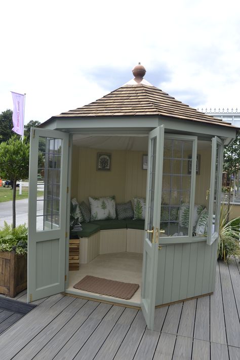 Summer House Exterior, Small Garden Gazebo, Summer House Ideas, Octagonal Summer House, Small Kids Playroom, Circular Garden Design, Summerhouse Ideas, Small Summer House, Home Ideas Kitchen