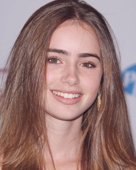 Lily Jane Collins, Lily Collins Hair, Love Lily, Lily Collins, Hollywood Celebrities, Girls Makeup, Beauty Face, Pretty Woman, Pretty People