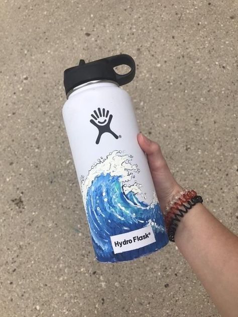 #wave #ocean #paint #hydroflask #vsco #vscobuddies #sea #water Hydroflask Color, Painted Hydroflask, Hydro Painting, Flask Art, Custom Hydro Flask, Hydro Flask Bottle, Water Bottle Art, Hydro Flask Water Bottle, Stainless Steel Collar