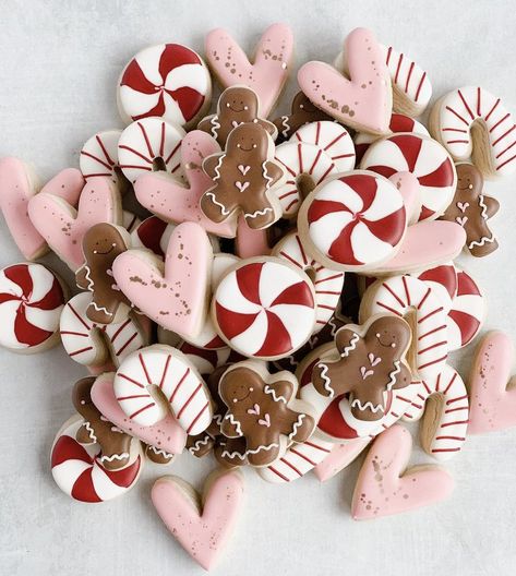 Pinkmas Party Ideas, Personalized Gingerbread Cookies, Gingerbread Baby Shower Cookies, Gingerbread Decorated Sugar Cookies, Heart Shaped Christmas Cookies, Christmas Treat Packaging Ideas, Gingerbread Baby Shower Decorations, Pink Gingerbread Cookies, Sugar Cookies Valentines Day