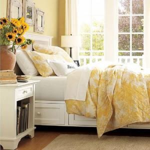 Sunny, happy yellow works very well in the bedroom, as long as its natural exuberance is toned down with other colors.: Yellow and White French Country Yellow Bedroom Ideas, Yellow Bed, French Country Decorating Bedroom, Sunflower Room, Country Bedroom Decor, French Country Bedrooms, Extra Bedroom, Yellow Room, Warm Colours