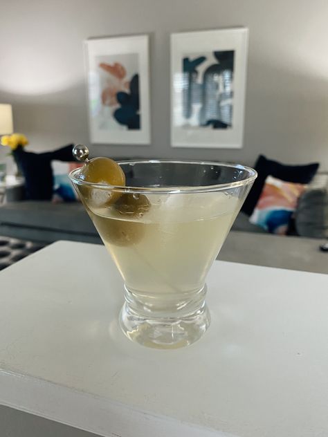 Drinks With Olives, Food Served In Martini Glasses, Extra Dry Martini Recipe, Olive Martini, Martini And Rossi Drinks, Titos Vodka Drinks, Dirty Vodka Martini Recipe, Dirty Martini Stuffed Olives, Best Dirty Martini Recipe