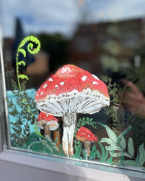 FRESH AUTUMN 🍂 vibes The problem with September sunshine ☀️ is impossible window photos! Every retailer can relate. I’ll have to pop back for some more videos in the dark 🫣🤣🕰️🍄🍂 Huge thank you to @royalexchangegu for letting me transform their windows again. The Autumn Vibes are strong! The lovely team wanted this seasons window art to be a nature mural. A full forest scene, with a pop of seasonal colours, leafy magic and a touch of whimsical. The great thing about painting in the loca... Woodland Window Display, Seasonal Window Painting, Winter Window Art Ideas, Thanksgiving Window Art, Autumn Window Art, Fall Window Art, Paint On Windows, Fall Window Display, Window Painting Ideas