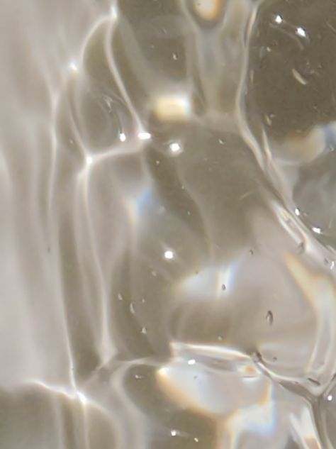 Water, macro photography of Water, Marina Oceana Wilson Aesthetic Drinking Water, Micellar Water Photography, Glistening Water, Media Aesthetic, Aesthetic Water, Water Aesthetic, Shower Water, Water Mist, Rice Water