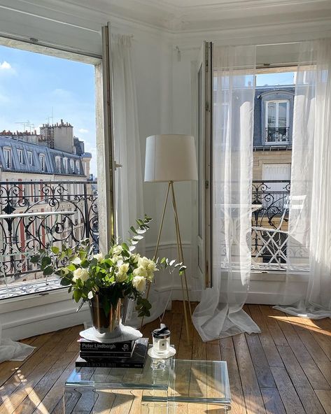 All Posts • Instagram French Interior Style, Parisian Style Apartment, Parisian Style Home, Parisian Room, Parisian Apartment Decor, Paris Home Decor, French Style Interior, Parisian Decor, Parisian Interior