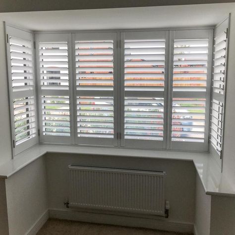 Square Bay Window Ideas, Bay Window Dressing, Square Bay Window, Bay Window Bedroom, Bay Window Exterior, Bay Window Blinds, Box Bay Window, Bay Window Shutters, Living Room Shutters