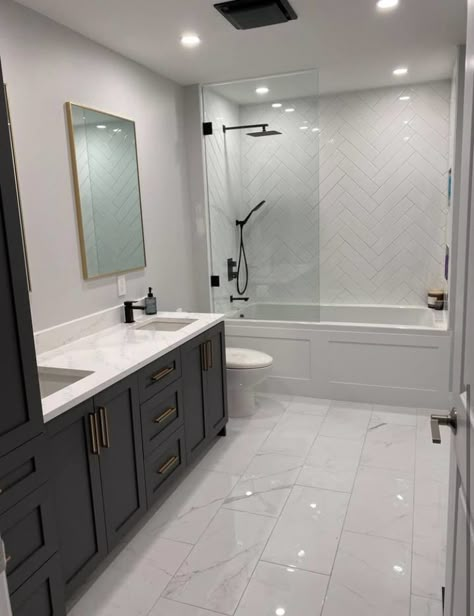 Small Bathroom With Bathtub Ideas, Big Showers Walk In, Modern Farmhouse Small Bathroom, Modern Bathroom Ideas Luxury, Modern Restroom, Restroom Remodel, Glen Echo, Small Full Bathroom, Bathroom Redecorating