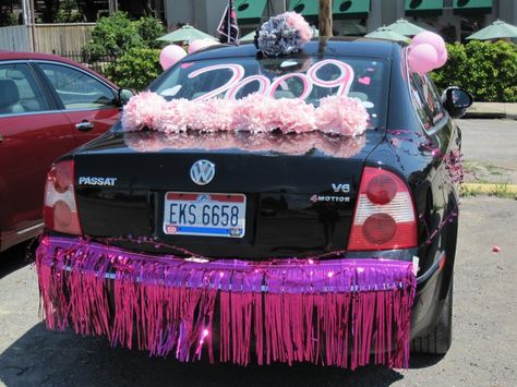 21st Birthday Car Decorations, Rondo Car Ideas, Hoco Car Decor, Decorated Car For Graduation, Homecoming Car Decorations For Parade, Senior Parade Car Ideas, Car Parade Decorations Ideas, Car Decorations For Parade Graduation, Decorated Car For Birthday