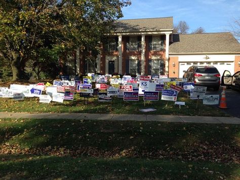 Yard Pranks, House Pranks, Birthday Pranks, Pranks To Pull, School Pranks, April Fools Pranks, Good Pranks, School Yard, April Fools Day