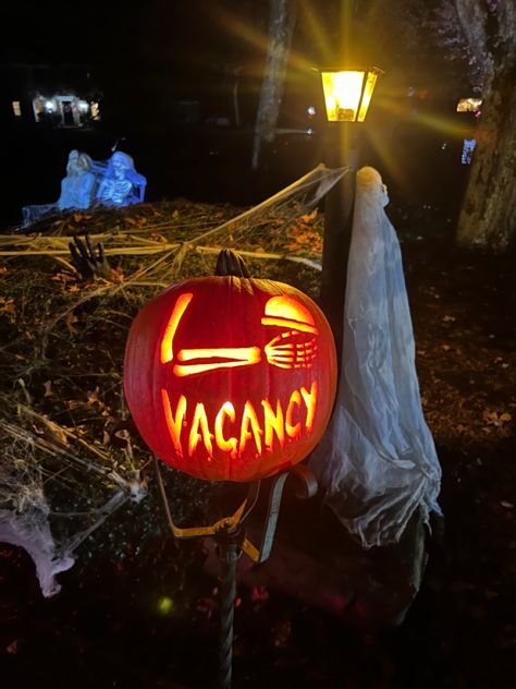 Hotel Pumpkin Carving Ideas, Pumpkin For Halloween, Pumpkin Carving Contest, Amazing Pumpkin Carving, Haunted Halloween, Pumpkin Carving Ideas, Best Pumpkin, Carving Ideas, Halloween Haunt