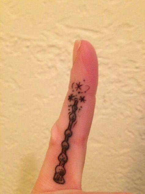 Omg!!! Magic wand finger tattoo!!!! I need this. Wand Finger Tattoo, Character Closet, Ink Quotes, Phoenix Tears, Tattoo Website, Wand Tattoo, Hp Tattoo, Potter Tattoo, Hogwarts Alumni