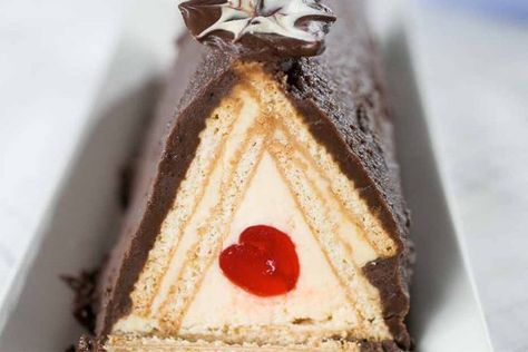 My mum's triangular freezer cake - Hirsch's Hirsch's Freezer Cake, Tennis Biscuits, Cream Decoration, Delicious Cheesecake Recipes, Fridge Cake, Coffee Cake Recipes Easy, African Dessert, Frozen Cheesecake, Tart Dessert