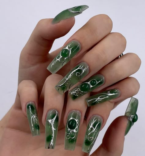 Biab Nails Green, Green Alt Nails, Green Dragon Nails, Green Elegant Nails, Green Grunge Nails, Money Green Nails, Dark Green And Silver Nails, Stiletto Nails Green, Green Y2k Nails