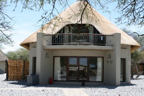 Thatched House South Africa, Rondavel House Designs, African Hut, House Plans South Africa, Octagon House, Round House Plans, Thatched House, Hut House, Bamboo House Design