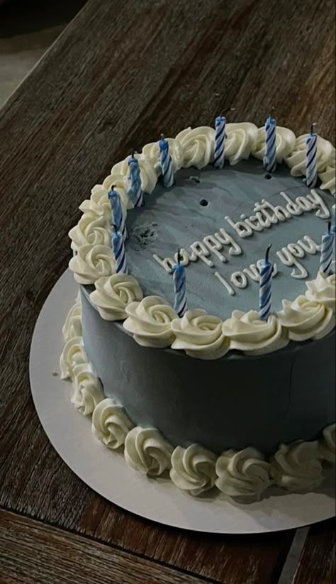 Blue Cake Ideas, Light Blue Wedding Cake, 17. Geburtstag, Birthday Cake For Boyfriend, 19th Birthday Cakes, Cake Designs For Boy, Bolo Vintage, Blue Wedding Cake, 14th Birthday Cakes