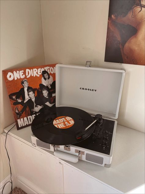 Aesthetic One Direction, Am Vinyl, Vinyl Shelf, One Direction Music, Gambar One Direction, Vinyl Aesthetic, Ella Fitzgerald, Brand New Day, Spotify Apple