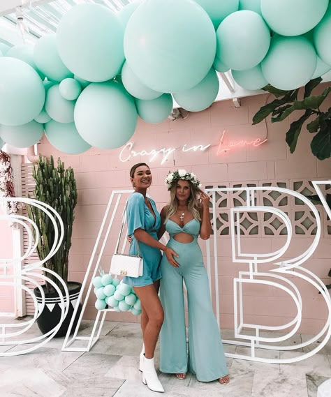 Popular Baby Shower Themes, Baby Shower Gown, Baby Shower Outfit For Guest, Baby Reveal Party, Baby Shower Dress, Green Baby Shower, Shower Outfits, Baby Gender Reveal Party, Baby Shower Outfit