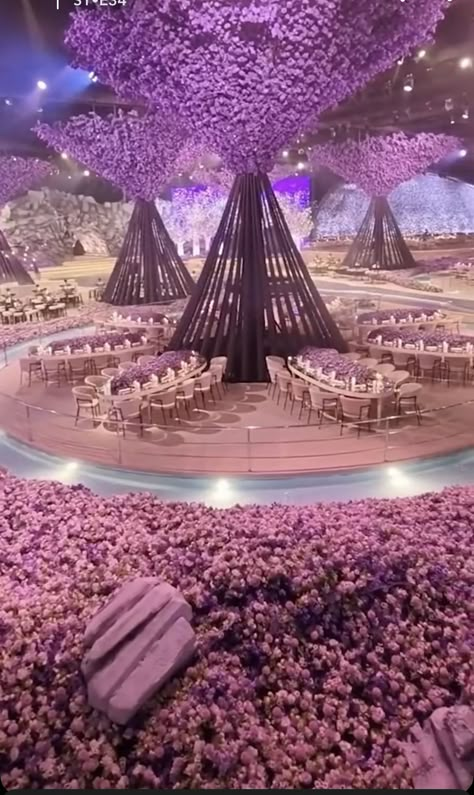 Extravagant Party, Glamorous Wedding Venue, Million Dollar Wedding, Winter Wonderland Wedding Theme, 50th Wedding Anniversary Decorations, Business Restaurant, Wedding Hall Decorations, Bella Wedding, Wedding Stage Design