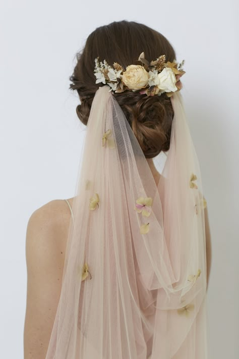 Veil With Flowers, Veils Bridal, Bridal Hair Veil, Mantilla Veil, Bride Veil, Flowers In Her Hair, Wedding Scene, Wedding Dress Accessories, Wedding Veils