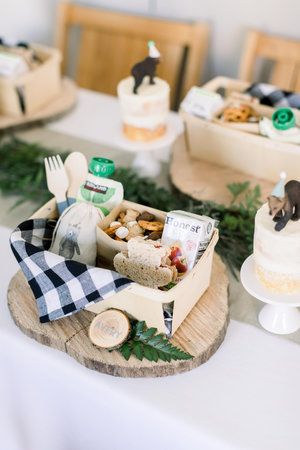 Bear Themed Table Decor, Camp Party Food Ideas, Bear Hunt Birthday Party, Bear Theme Birthday, Teddy Bear Picnic Birthday Party, Chic Picnic, Drink Board, Charcuterie Appetizers, Camping Theme Birthday