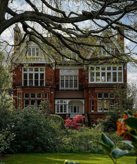 Double-Fronted Victorian House With Bay Windows Facing The Garden, Hampstead, Camden, London, UK Victorian House London, Hampstead House, Victorian Homes Exterior, Victorian Exterior, London Houses, Victorian London, Edwardian House, Victorian Mansions, Window Ideas